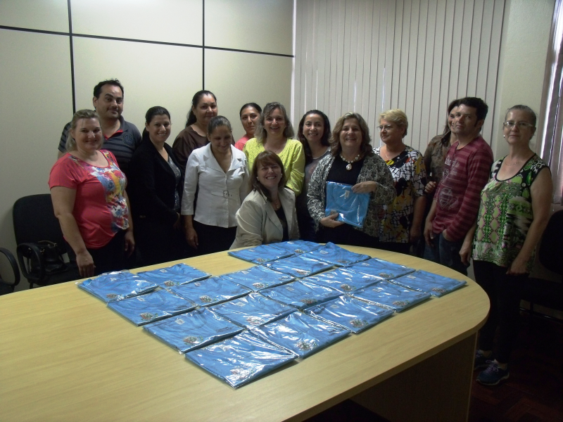 Servidores da Secretaria de Saúde recebem novo uniforme